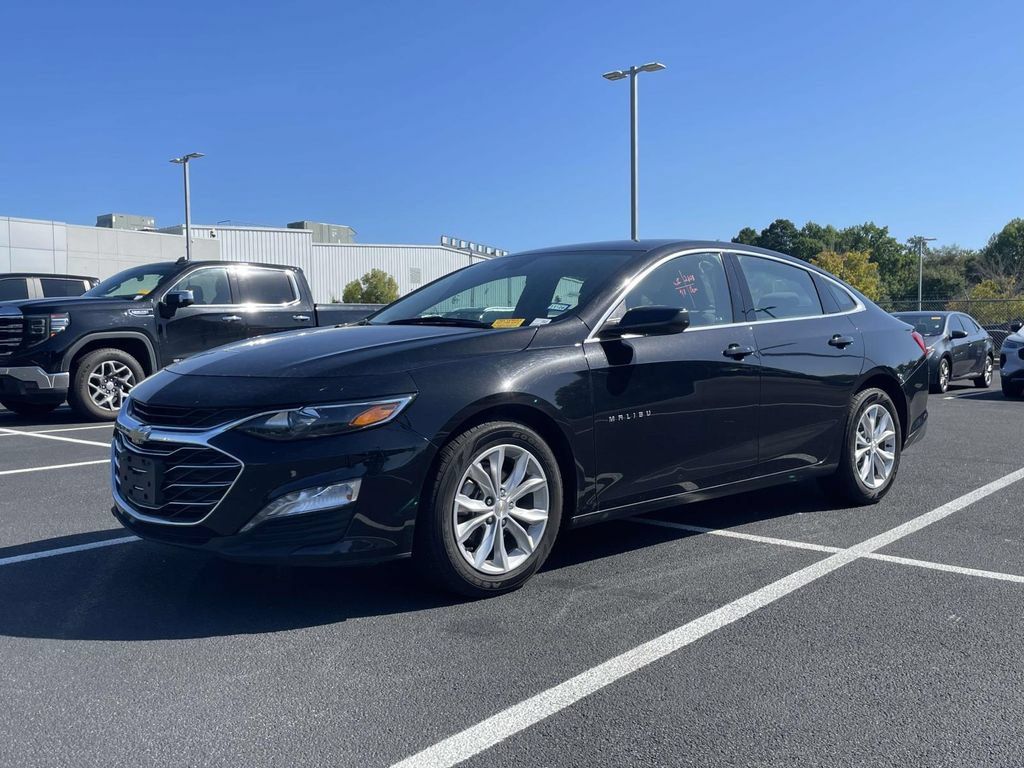 Used 2025 Chevrolet Malibu LT FWD image 4