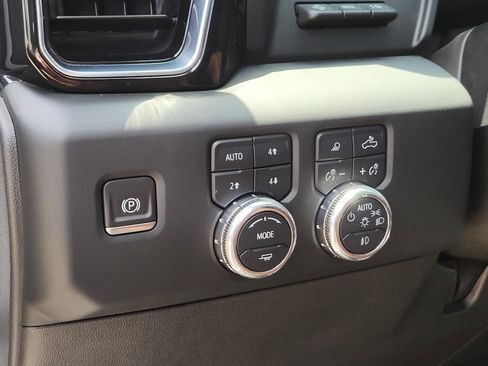 Used 2024 GMC Sierra 3500 Denali Ultimate AWD/4WD image 22