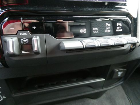 Used 2025 RAM 3500 Tradesman AWD/4WD image 29