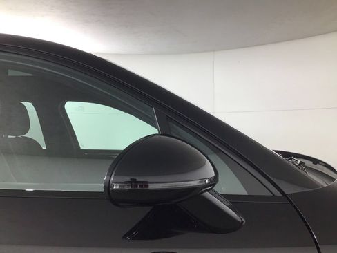 Certified 2026 Porsche Macan AWD/4WD image 19