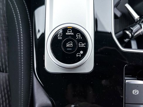 New 2025 Mitsubishi Outlander ES image 19