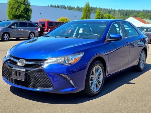 Used 2015 Toyota Camry SE FWD image 3