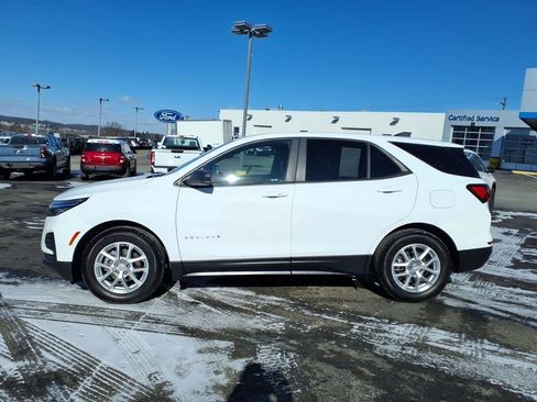 Used 2023 Chevrolet Equinox LS w/ LS Convenience Package image 2