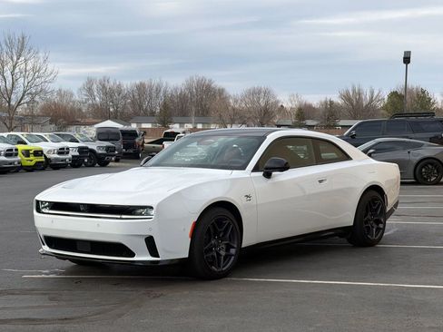 Used 2024 Dodge Charger R/T w/ Plus Group image 17