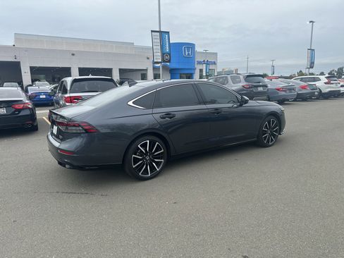 Used 2024 Honda Accord Touring image 3