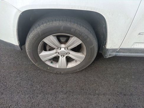 Used 2014 Jeep Compass Sport image 5