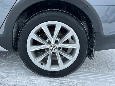 Used 2018 Volkswagen Golf Alltrack image 15