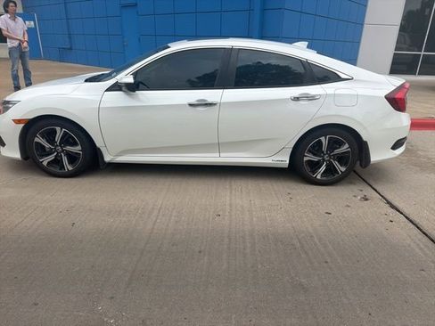 Used 2016 Honda Civic Touring image 2