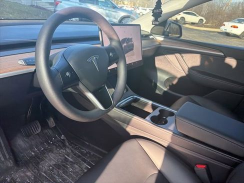 Used 2024 Tesla Model Y Long Range image 9