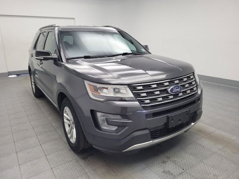 Used 2017 Ford Explorer XLT w/ Equipment Group 202A image 13
