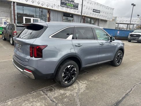 Certified 2025 Kia Sorento S image 6