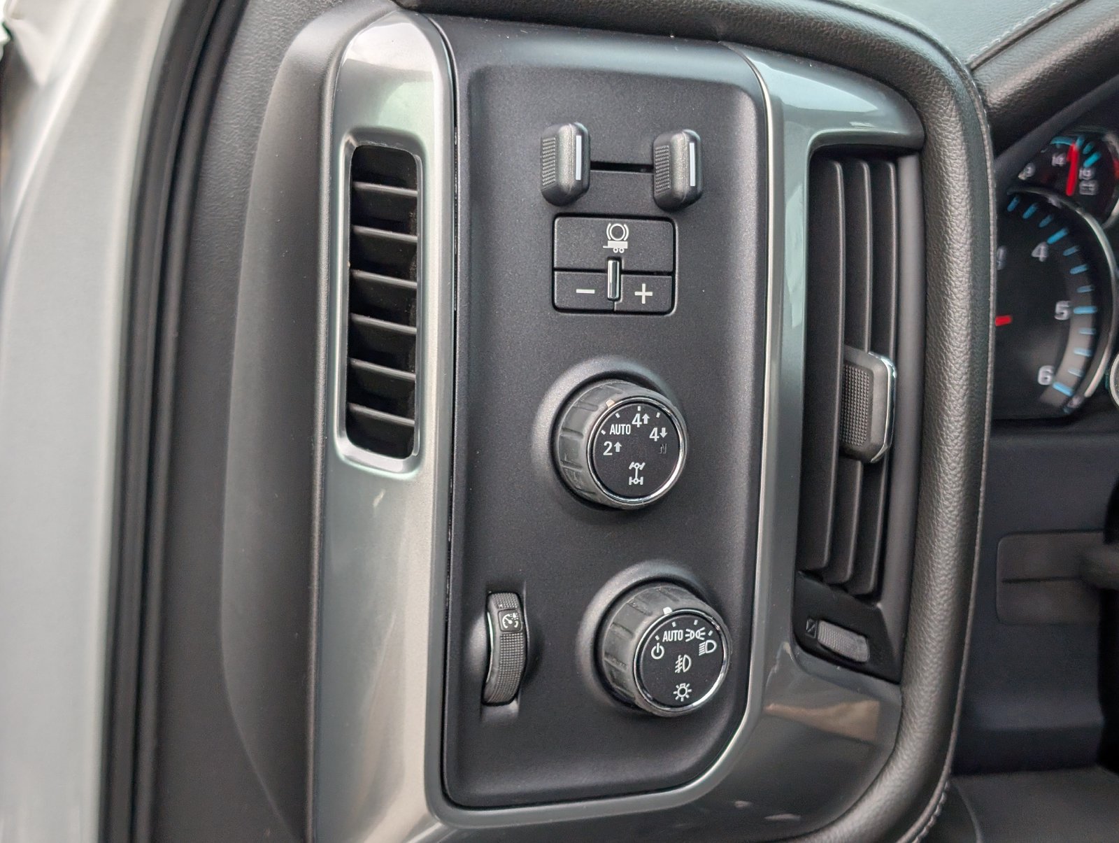 Used 2016 Chevrolet Silverado 1500 LTZ w/ Sport Package AWD/4WD image 22