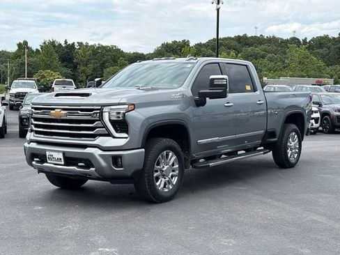 Used 2025 Chevrolet Silverado 3500 High Country w/ Technology Package AWD/4WD image 4