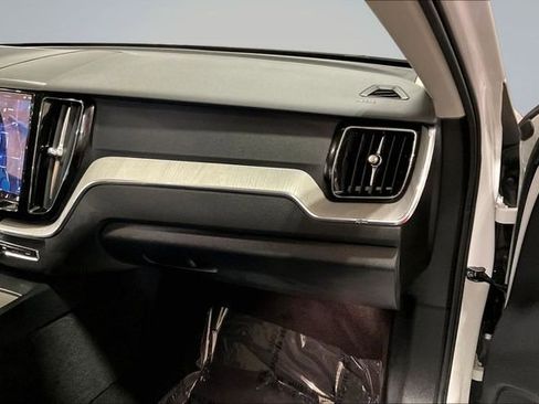Certified 2025 Volvo XC60 B5 Plus image 18