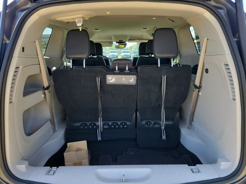 Used 2020 Chrysler Pacifica Touring-L Plus w/ Advanced Safetytec Group FWD image 7