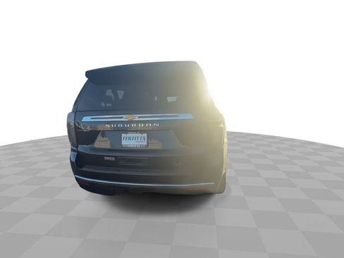 Used 2023 Chevrolet Suburban LT RWD image 7