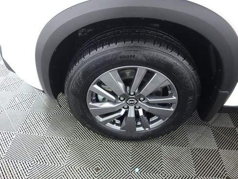 Certified 2025 Nissan Pathfinder S image 11