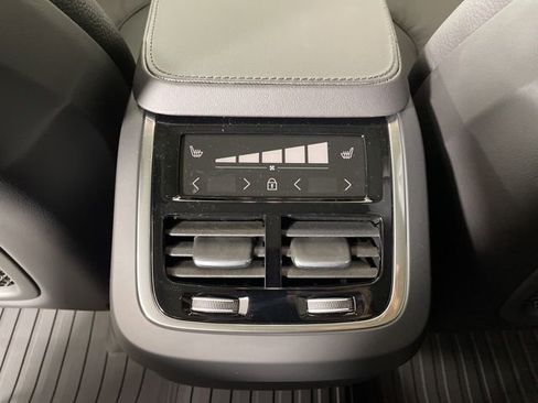 New 2025 Volvo XC90 B6 Core w/ Protection Package Premier AWD/4WD image 42