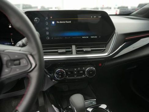 Used 2025 Chevrolet Trax RS w/ Sunroof Package image 26