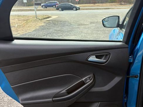 Used 2014 Ford Focus SE w/ SE Sport Package image 14