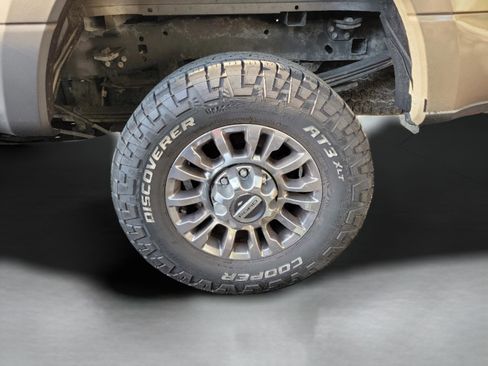 Used 2022 Ford F250 XLT w/ XLT Premium Package AWD/4WD image 25