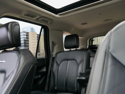 Used 2019 Ford Expedition Platinum image 32