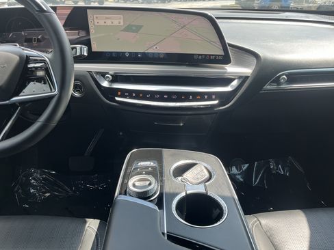 Used 2024 Cadillac Lyriq Sport w/ LPO, Floor Liner Package AWD/4WD image 28