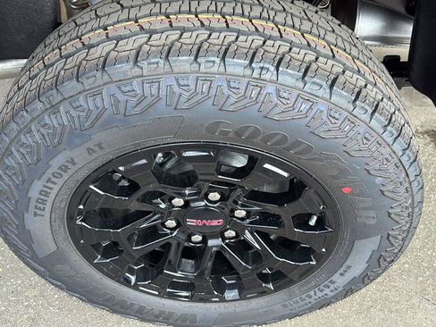 New 2026 GMC Canyon Elevation w/ Convenience Package image 11