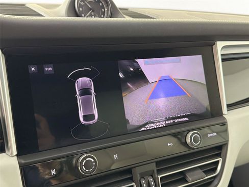 Certified 2023 Porsche Macan AWD/4WD image 23