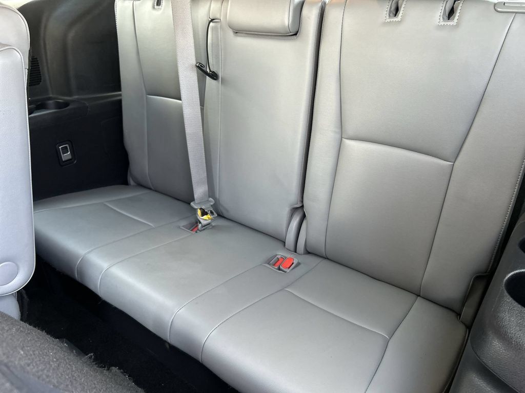 Used 2021 Toyota Highlander Platinum FWD image 36