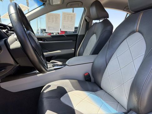 Used 2018 Toyota Camry XLE FWD image 17