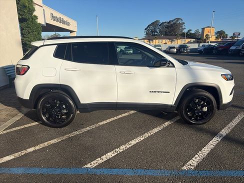 New 2026 Jeep Compass Latitude image 24