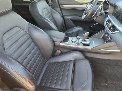 Used 2022 Alfa Romeo Stelvio Veloce image 7