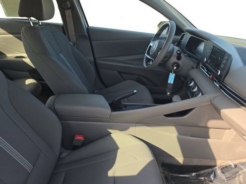 Certified 2024 Hyundai Elantra SE FWD image 18