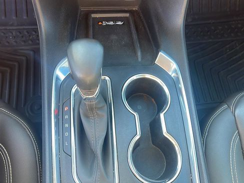 Used 2023 Chevrolet Traverse LT image 19