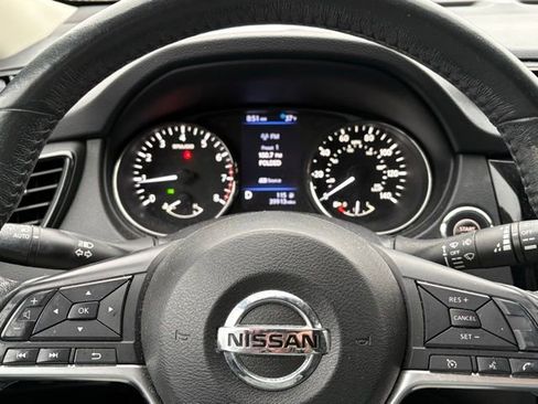 Used 2018 Nissan Rogue SV image 19