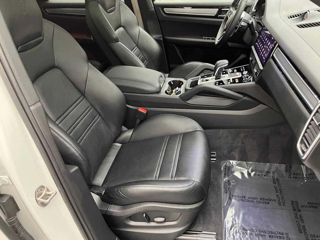 Certified 2023 Porsche Cayenne AWD/4WD image 32