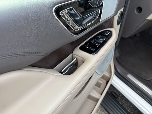 Used 2024 Lincoln Navigator Reserve AWD/4WD image 14