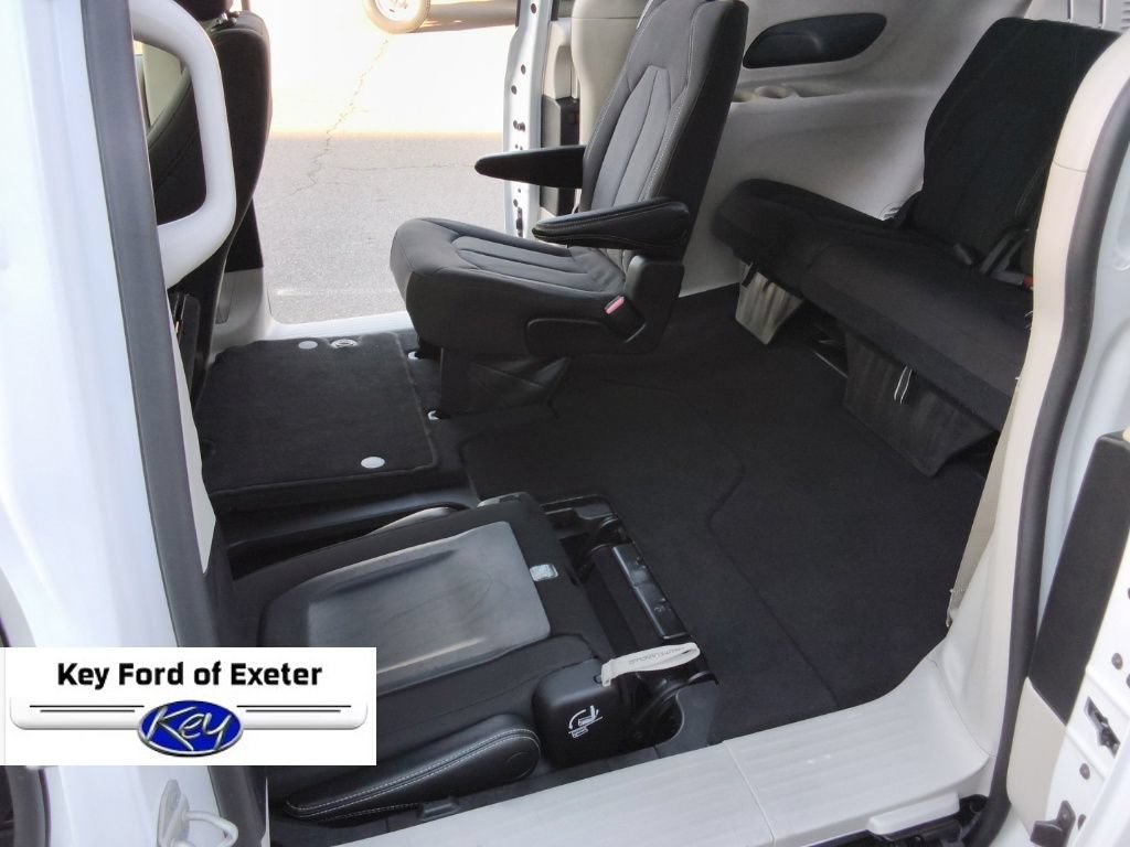 Used 2023 Chrysler Voyager LX FWD image 24
