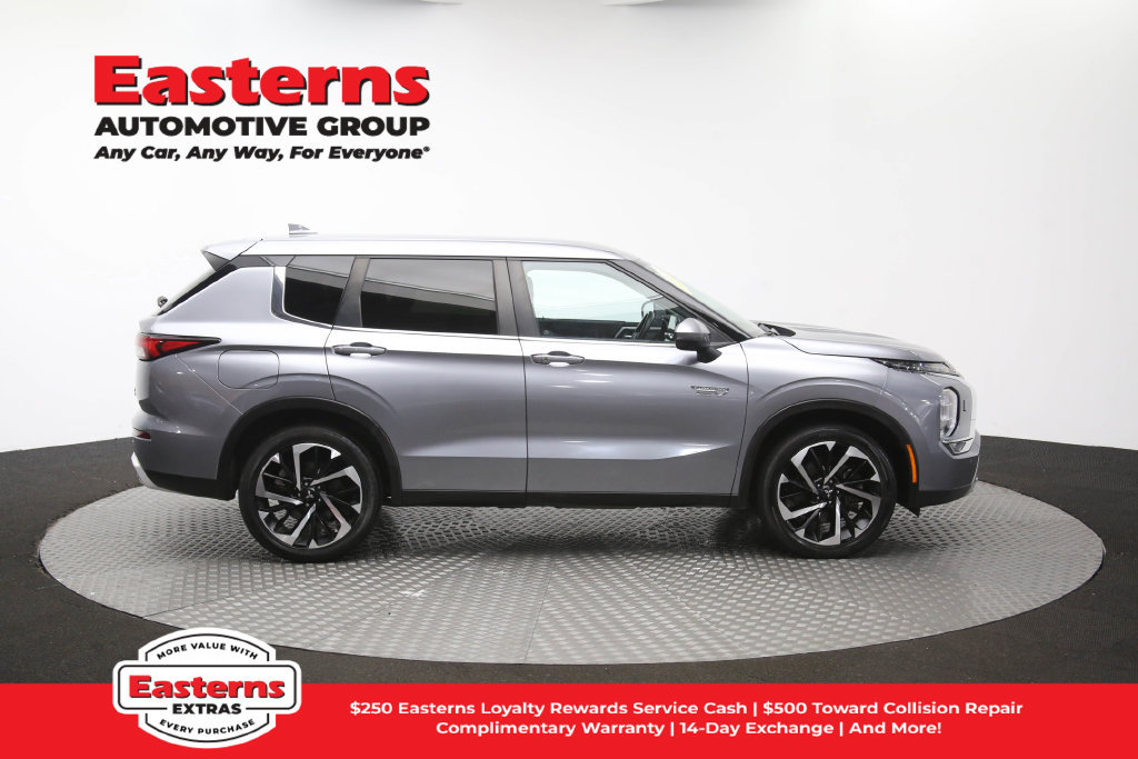 Used 2023 Mitsubishi Outlander SE AWD/4WD image 46