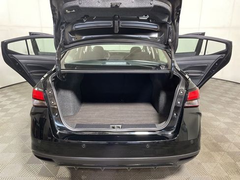 Used 2022 Nissan Versa SR image 20