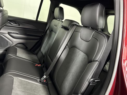 New 2025 Jeep Grand Cherokee Altitude image 13