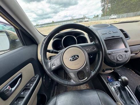 Used 2013 Kia Soul ! w/ Premium Pkg FWD image 33