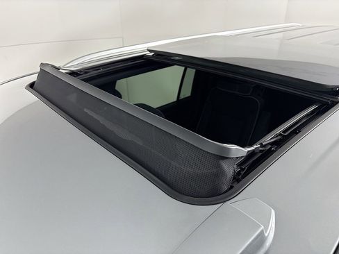 New 2025 Chevrolet Suburban Premier image 22