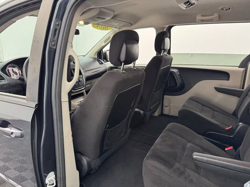 Used 2014 Dodge Grand Caravan SXT image 34