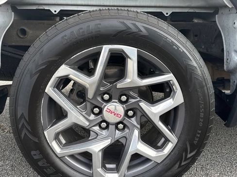 Used 2022 GMC Sierra 1500 SLT w/ SLT Premium Plus Package AWD/4WD image 36