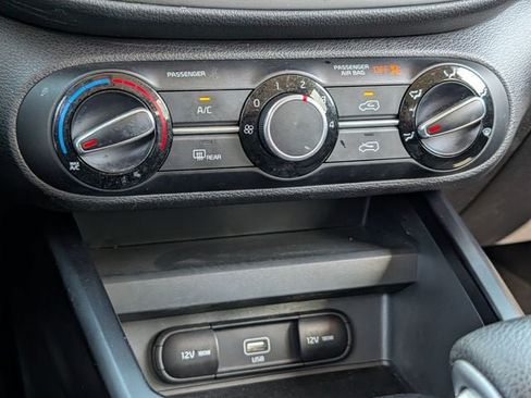 Used 2020 Kia Soul LX FWD image 16