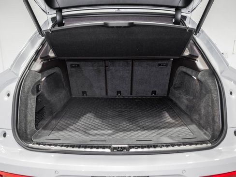 Used 2023 Bentley Bentayga Azure image 11