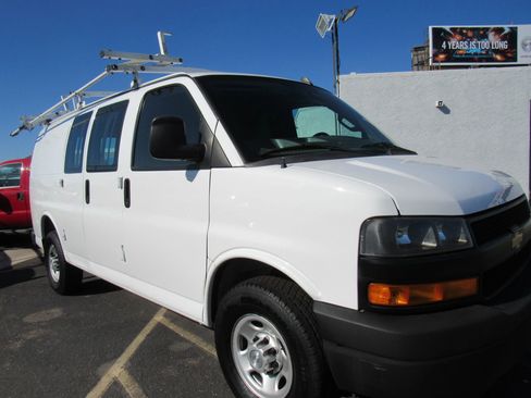Used 2019 Chevrolet Express 2500 w/ Driver Convenience Package image 4