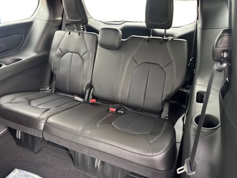 New 2026 Chrysler Pacifica Select image 27